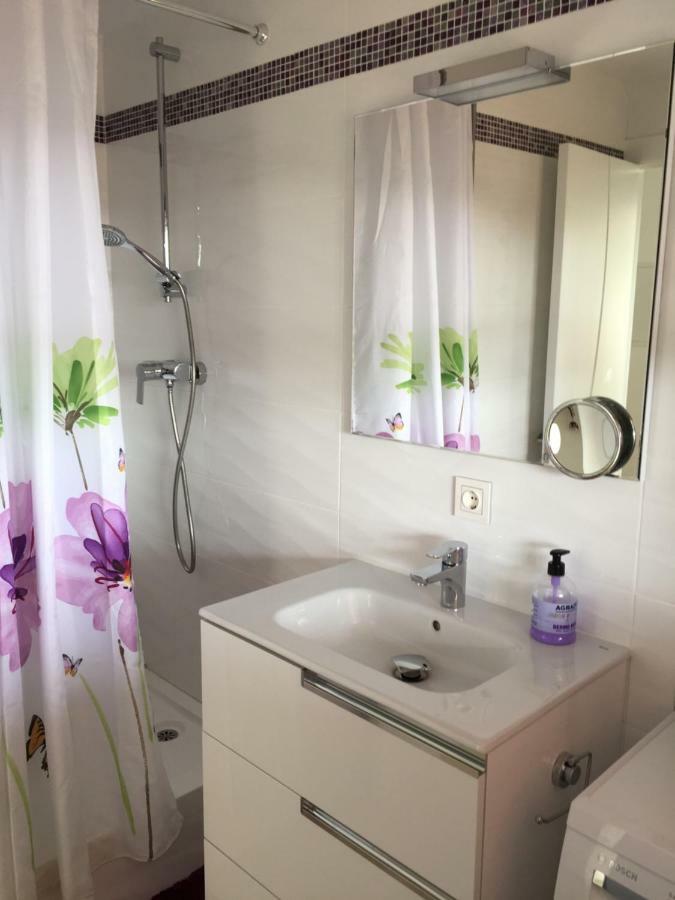Apartamento With Private Patio