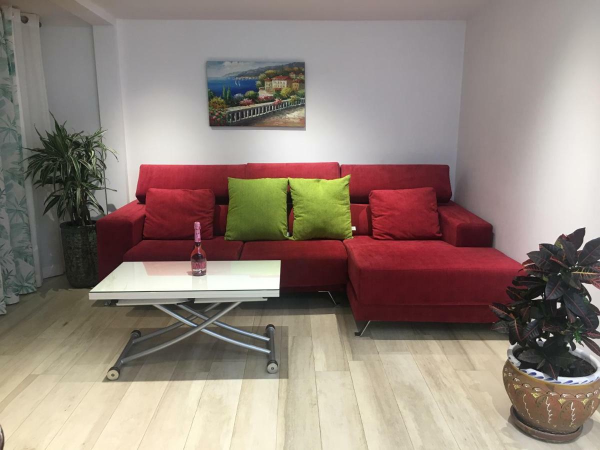 With Private Patio Appartement